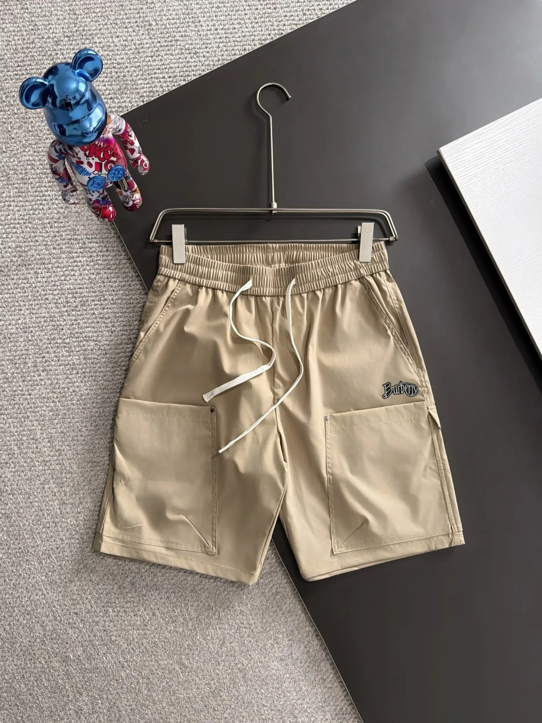 Next day shipment P160 Premium Burberry 2026 Spring/Summer New Arrival elastic band casual shorts, counter-customized fabrics Breathable, high comfort, impeccable details, brand element design concept, reflecting high quality. It feels delicate and soft! It presents a casual cut and the upper body shape is great! Sizes:S-3XL